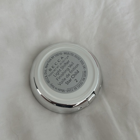 Brand new face powders for light neutral - Picture 4 of 4